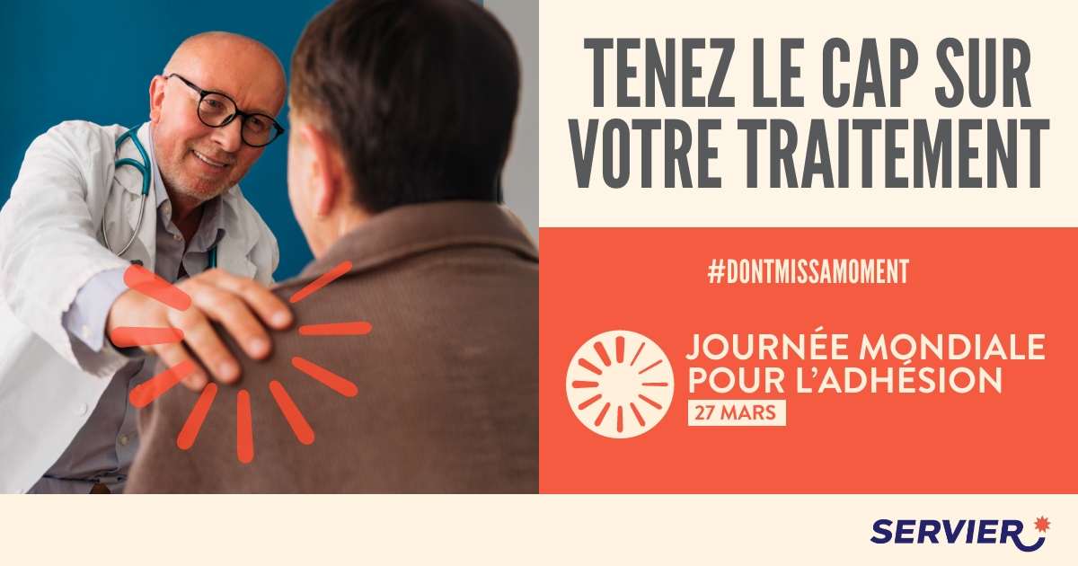 Médecin rassurant un patient lors d’une consultation, avec un message promouvant l’adhésion au traitement pour la Journée mondiale de l’adhésion.